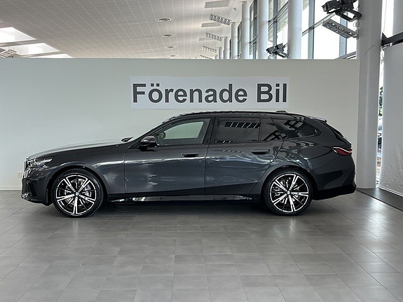 BMW i5 3 of 5