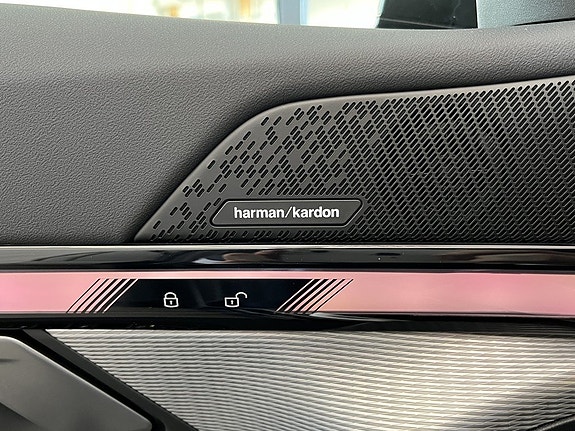 BMW i5 9 of 16