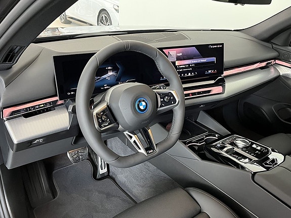 BMW i5 7 of 16