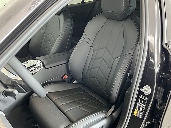 BMW i5 6 of 16