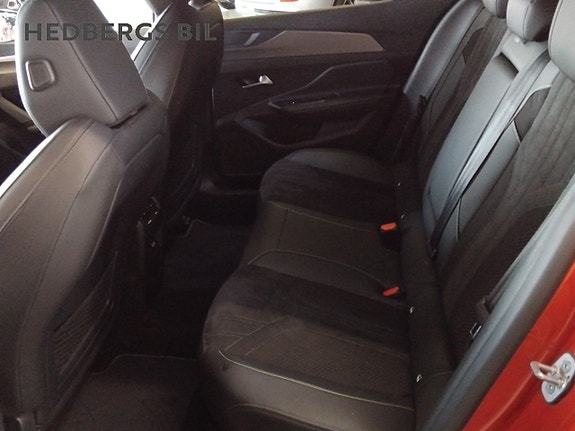 Peugeot 408 8 of 16