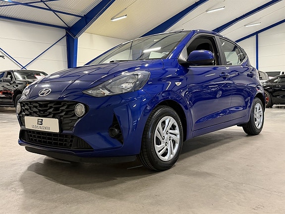 Hyundai i10 2 of 18