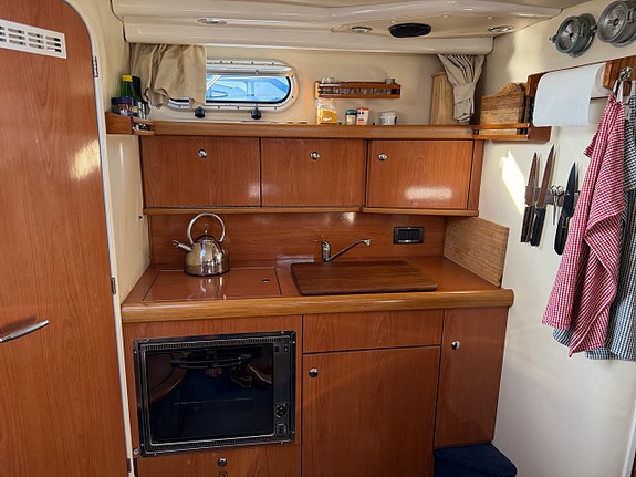 Sealine S34 - 2x Volvo Penta D4-225 8 of 16