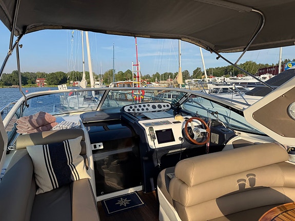 Sealine S34 - 2x Volvo Penta D4-225 6 of 16