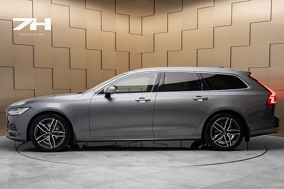Volvo V90 2 of 5
