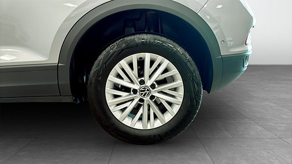Volkswagen T-Roc 6 of 12