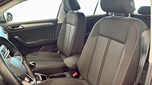 Volkswagen T-Roc 8 of 12