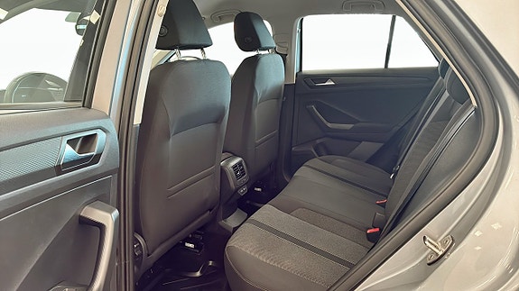 Volkswagen T-Roc 11 of 12