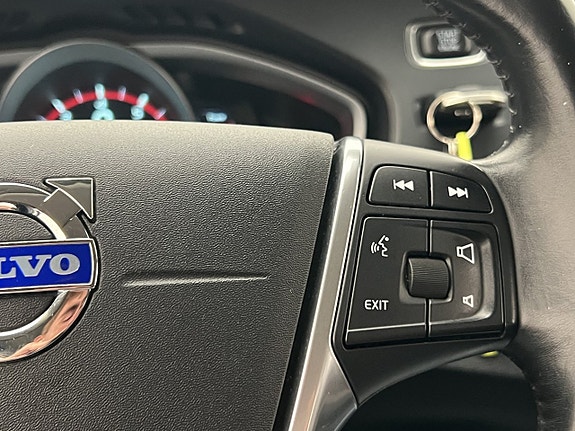 Volvo V40 Cross Country 15 of 30