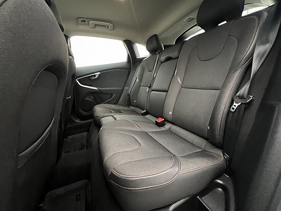 Volvo V40 Cross Country 23 of 30