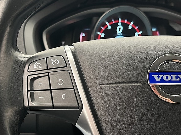 Volvo V40 Cross Country 13 of 30