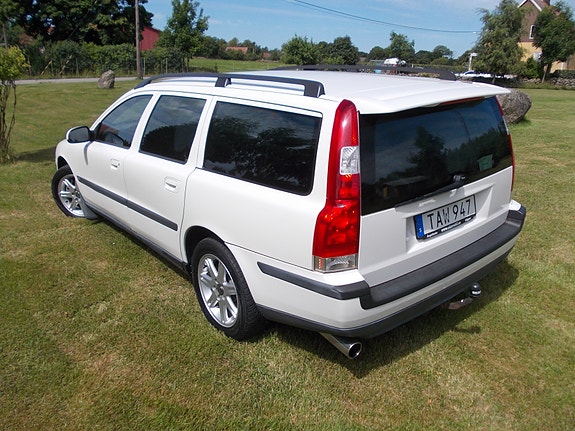 Volvo V70 2 of 3