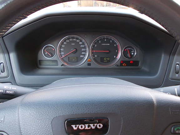Volvo V70 3 of 3