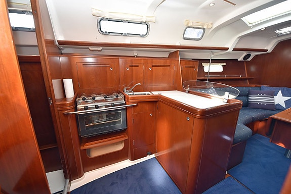 Beneteau Oceanis Clipper 343 10 of 23