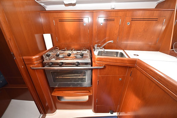 Beneteau Oceanis Clipper 343 11 of 23