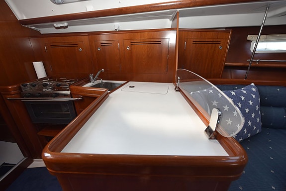 Beneteau Oceanis Clipper 343 13 of 23