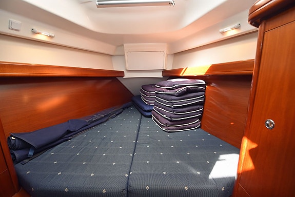 Beneteau Oceanis Clipper 343 21 of 23