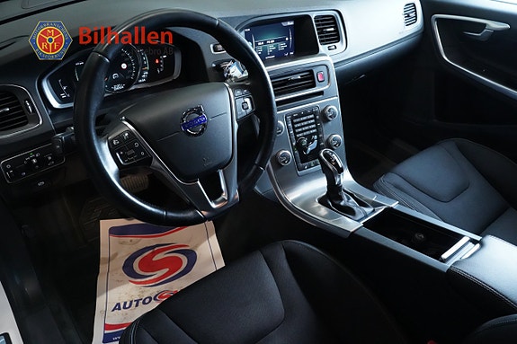 Volvo V60 Cross Country 6 of 13