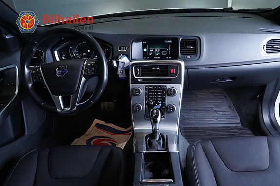 Volvo V60 Cross Country 4 of 5