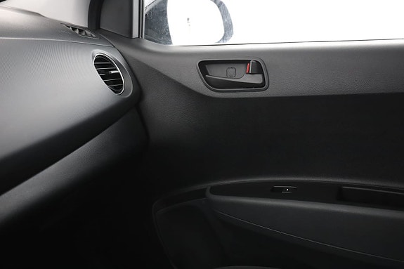 Hyundai i10 30 of 30