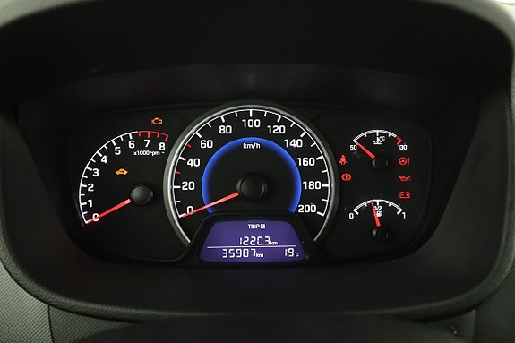 Hyundai i10 20 of 30