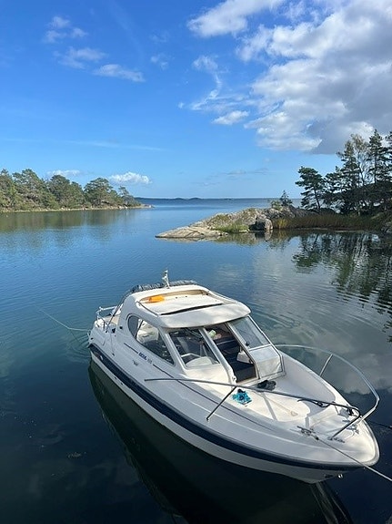 Bella 655 2004 – Nyrenoverad motor 2025, 120 hk, nytt ankarspel m fjärrkontroll 2 of 5