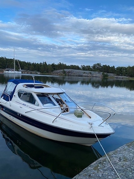 Bella 655 2004 – Nyrenoverad motor 2025, 120 hk, nytt ankarspel m fjärrkontroll 4 of 5
