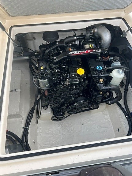 Bella 655 2004 – Nyrenoverad motor 2025, 120 hk, nytt ankarspel m fjärrkontroll 3 of 5