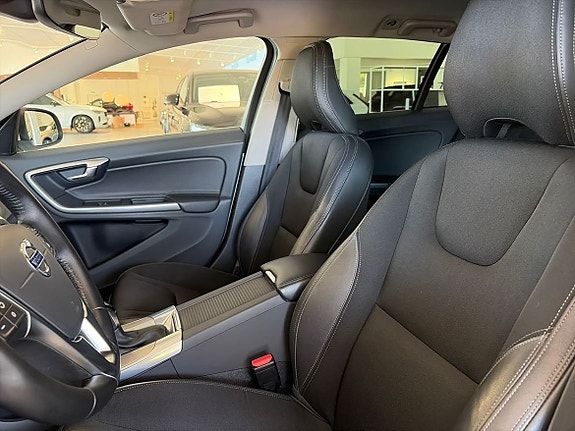 Volvo V60 10 of 15