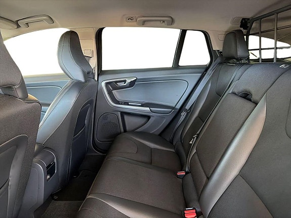 Volvo V60 11 of 15