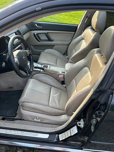 Subaru Legacy 3 of 4