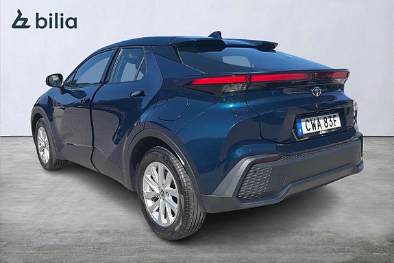 Toyota C-HR 2 of 21