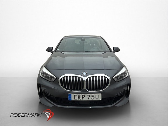 BMW 118i 2 of 5