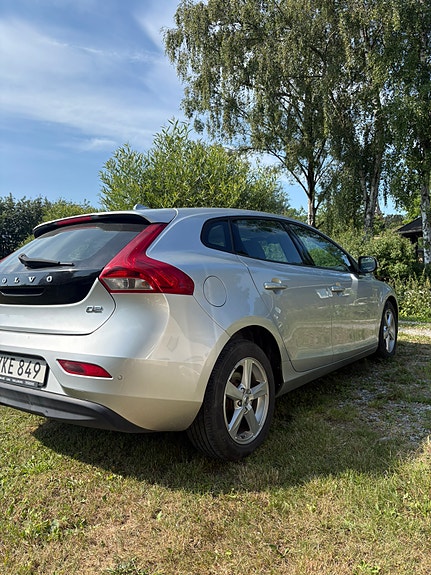 Volvo V40 3 of 5