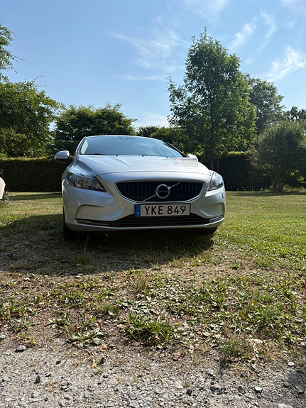 Volvo V40 2 of 5