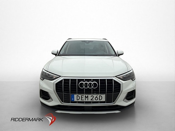 Audi Q3 2 of 5