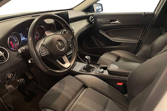 Mercedes-Benz GLA180 d 9 of 23