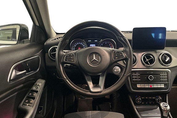 Mercedes-Benz GLA180 d 11 of 23