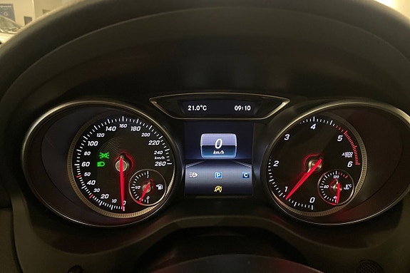 Mercedes-Benz GLA180 d 13 of 23