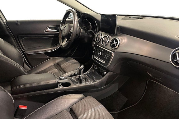 Mercedes-Benz GLA180 d 18 of 23