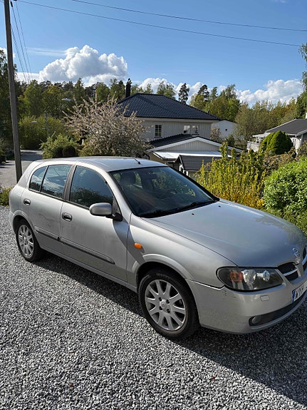 Nissan Almera 2 of 5