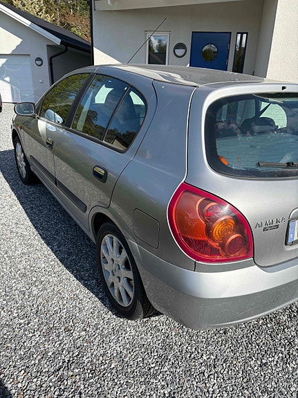 Nissan Almera 3 of 5