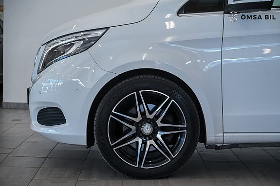 Mercedes-Benz V250 7 of 22