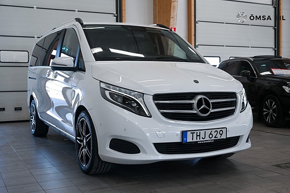 Mercedes-Benz V250 3 of 5