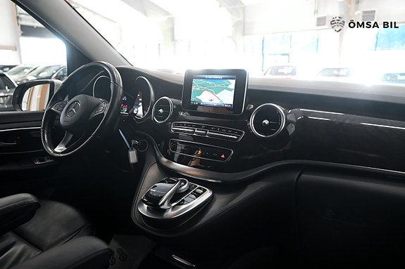 Mercedes-Benz V250 16 of 22