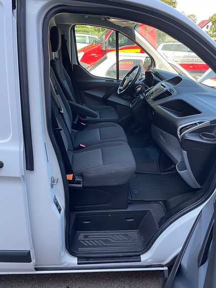 Ford Transit Custom 12 of 16