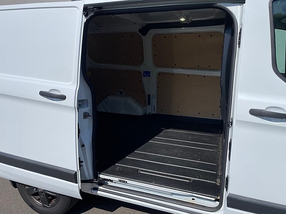 Ford Transit Custom 9 of 16