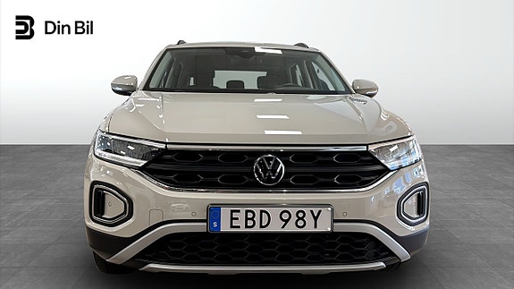 Volkswagen T-Roc 4 of 5