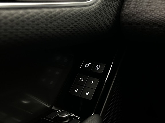 Land Rover Range Rover Velar 12 of 30