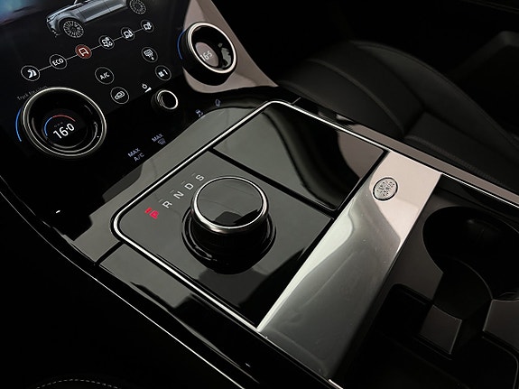 Land Rover Range Rover Velar 27 of 30